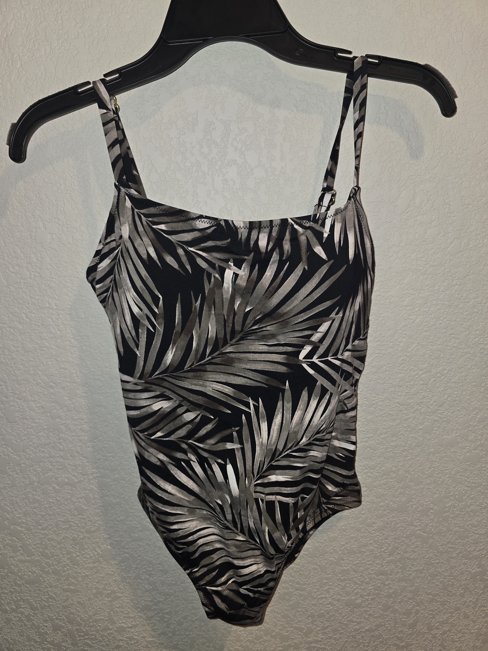 ​Leilani Palm Print Cut-Out One-Piece Swimsuit - Women's Size 6